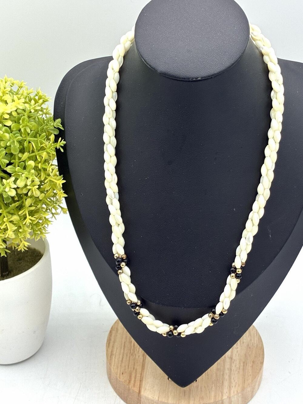 Vintage Twisted Rice Shell Necklace Black Gold Bead Accents 18 Inch